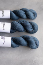 Load image into Gallery viewer, Barricane - 4ply Merino /linen