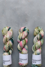 Load image into Gallery viewer, Mistletoe Kisses: 4ply