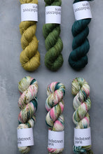 Load image into Gallery viewer, Mistletoe Kisses: 4ply