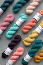 Load image into Gallery viewer, Peachie - 4ply - Hand-dyed yarn