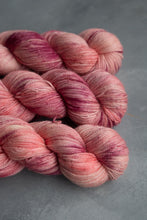 Load image into Gallery viewer, Tefiti - 4ply - Alpaca/silk/cashmere