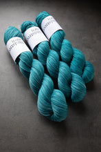 Load image into Gallery viewer, Scuba- 4ply - Hand-dyed yarn
