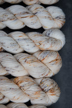 Load image into Gallery viewer, Stella Bella - 4ply - Hand-dyed yarn