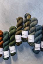 Load image into Gallery viewer, Barricane - 4ply - Hand-dyed yarn (Yak 70)
