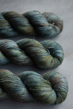 Load image into Gallery viewer, Tall Pines - 4ply Merino /linen
