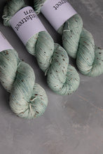 Load image into Gallery viewer, Willow - 4ply Nep - Hand-dyed yarn
